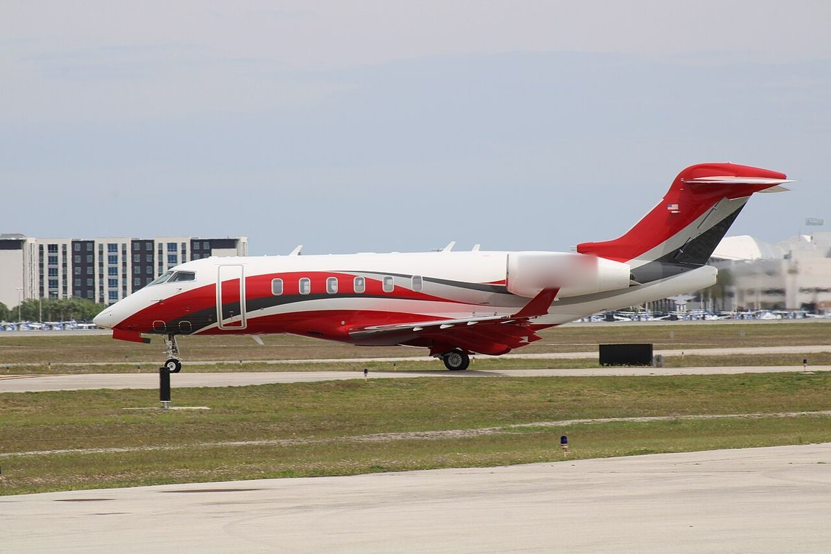 Challenger 3500 on the ground