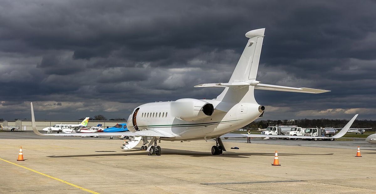 Falcon 2000EX on the ground
