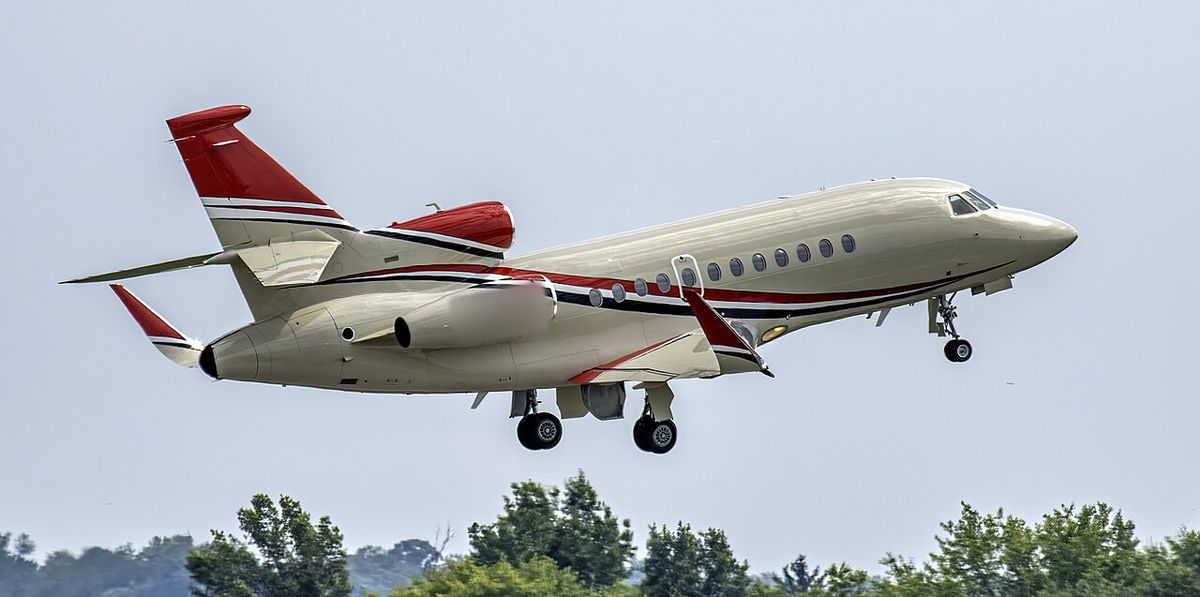 Falcon 900EX on the ground